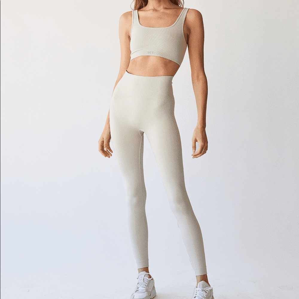 SETactive sculptflex set in oat milk (size small)